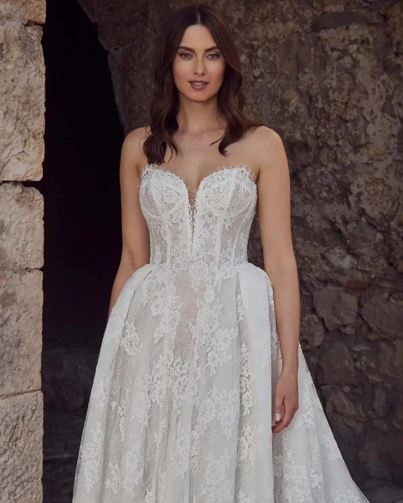 Rina Neckline